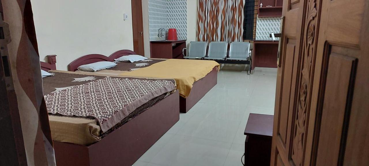 Guruvayur Adithya Dış mekan fotoğraf